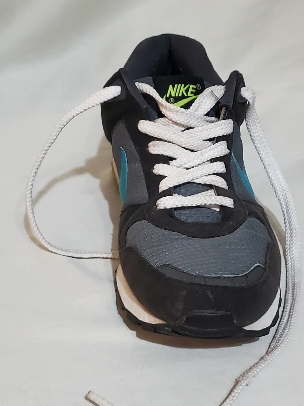 Nike Men’s Gray & Teal Running Sneakers